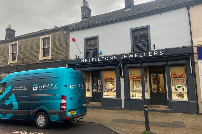  Signs - Tray - Halo - Lit - Nettletons - Jewellers - 03